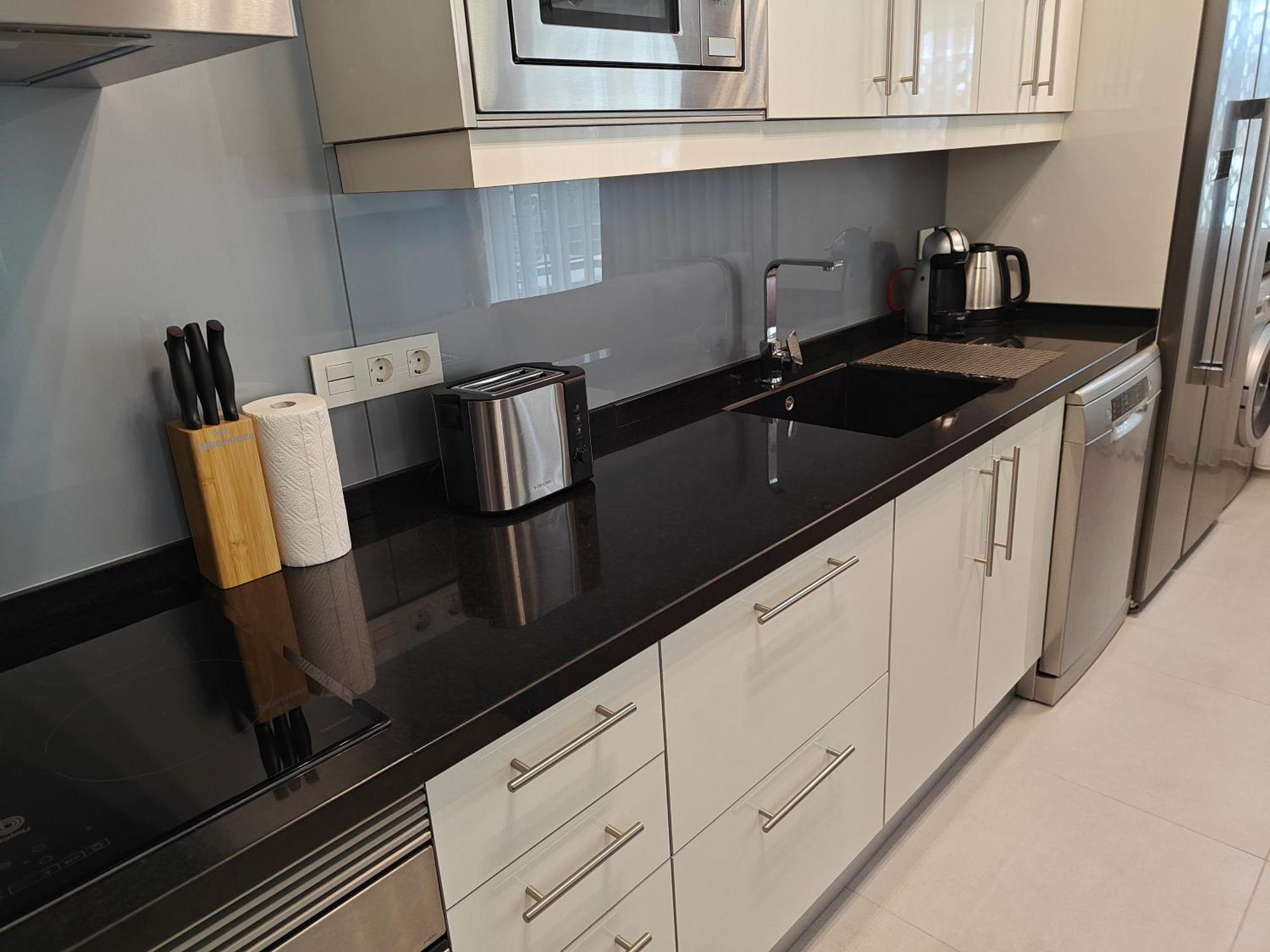 Sun Apartment - 3 Bedrooms, Priv Parking, Pool, Ac, Tv Channels, Fibre Net Лос Кристианос Экстерьер фото