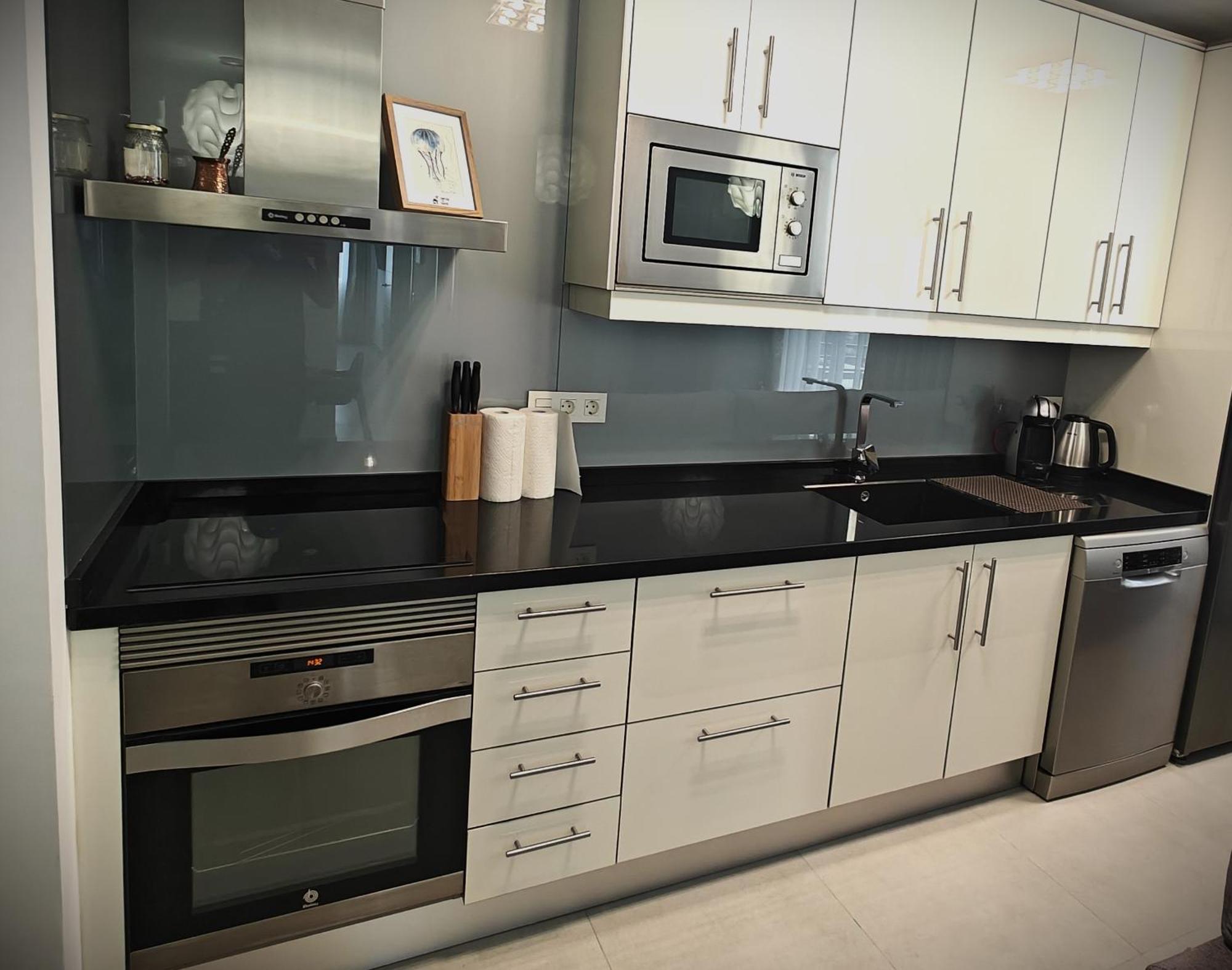Sun Apartment - 3 Bedrooms, Priv Parking, Pool, Ac, Tv Channels, Fibre Net Лос Кристианос Экстерьер фото