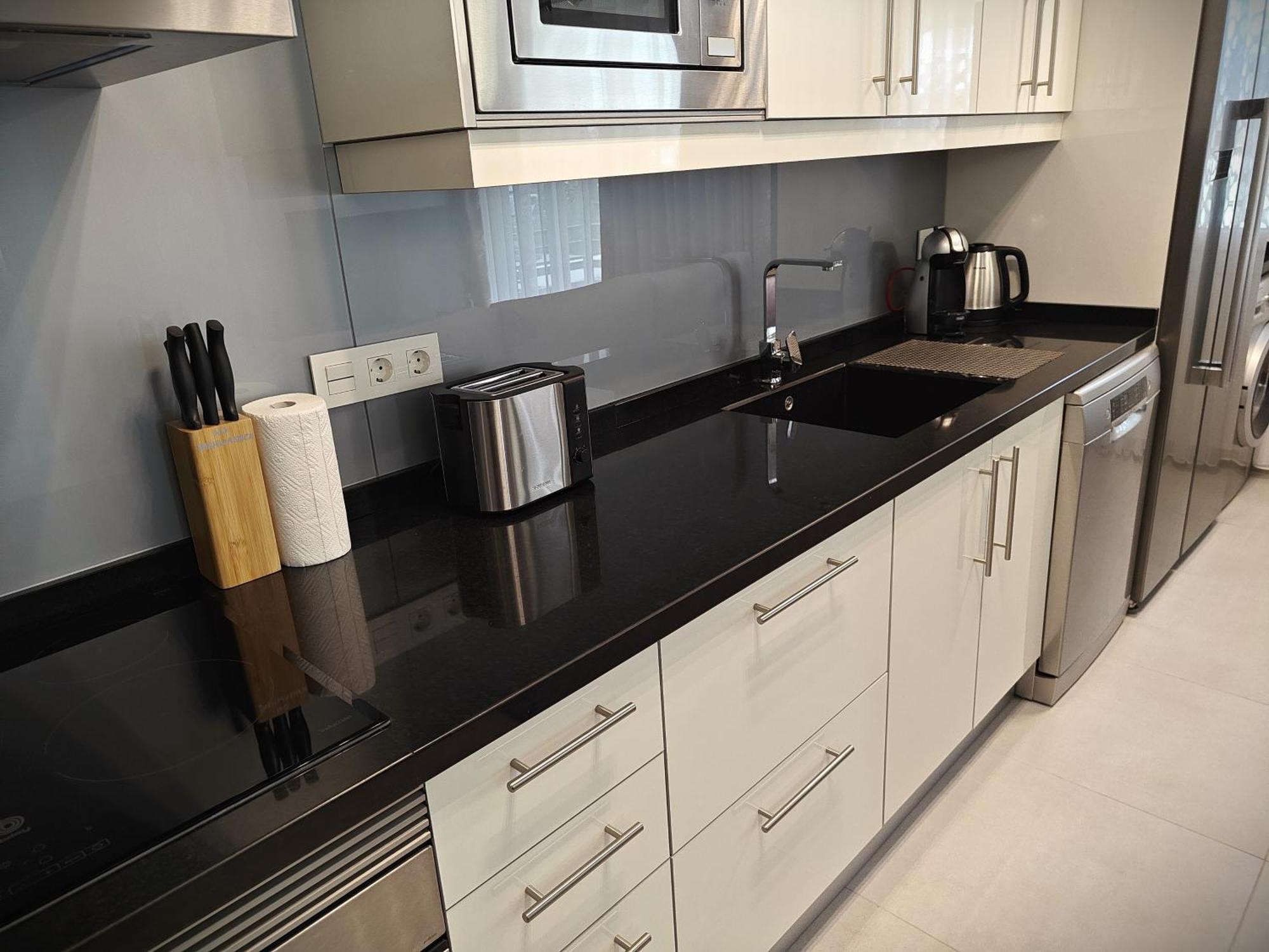 Sun Apartment - 3 Bedrooms, Priv Parking, Pool, Ac, Tv Channels, Fibre Net Лос Кристианос Экстерьер фото