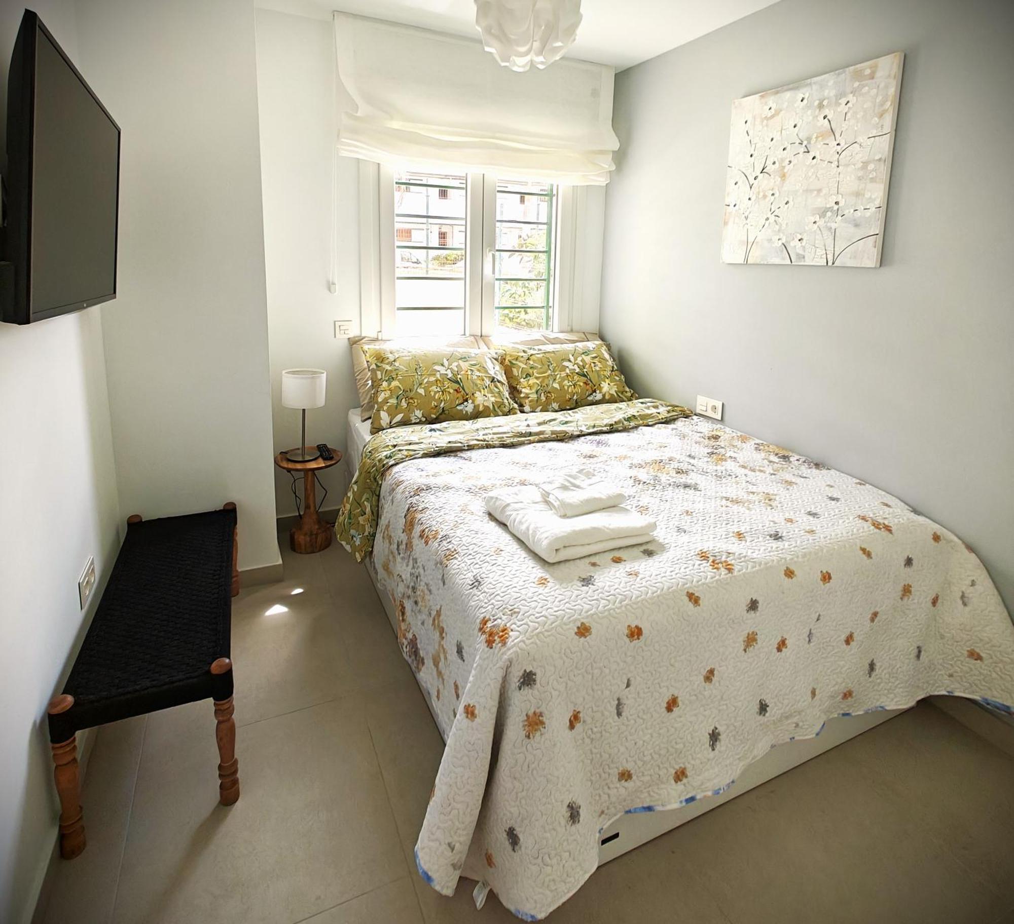 Sun Apartment - 3 Bedrooms, Priv Parking, Pool, Ac, Tv Channels, Fibre Net Лос Кристианос Экстерьер фото