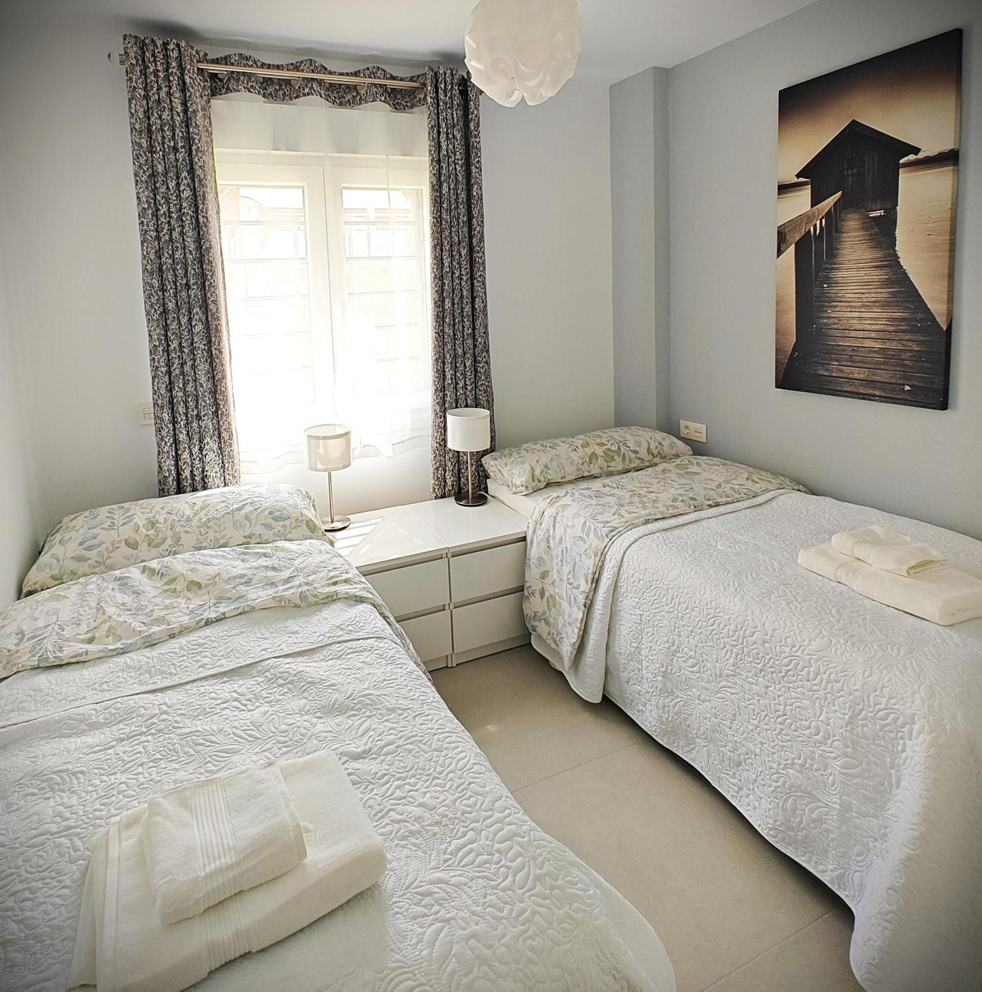 Sun Apartment - 3 Bedrooms, Priv Parking, Pool, Ac, Tv Channels, Fibre Net Лос Кристианос Экстерьер фото